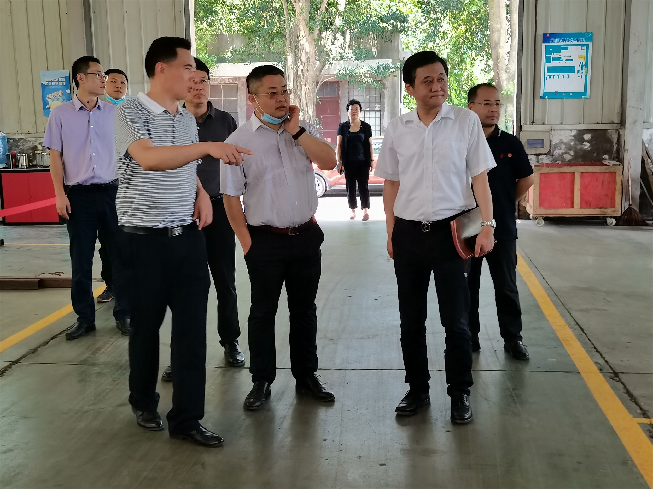 刘兵带队检查电气2.jpg